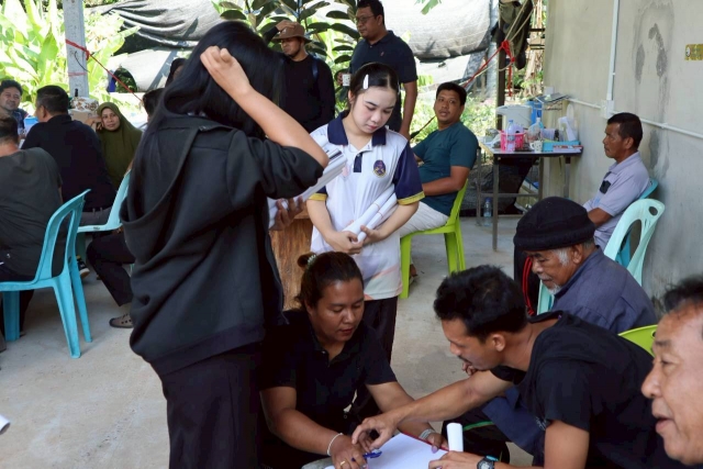 นายกเทศมนตรีตำบลราชกรูด ลงพื้นที่พบปะชาวบ้านหมู่ที่ 8 ตำบลราชกรูด